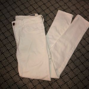 American Eagle white jeans! Size8!